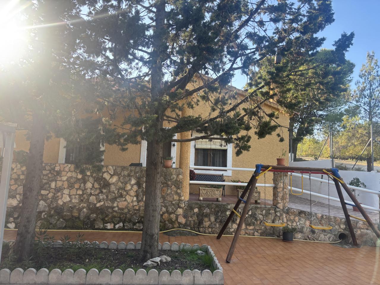 Estupendo chalet con parcela en pura Naturaleza - El Berro Ref.111