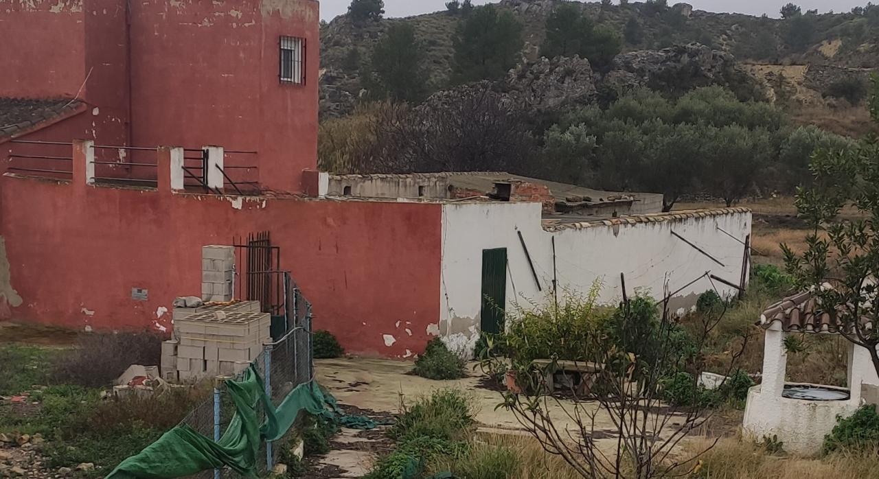 Casa con parcela en Mula.