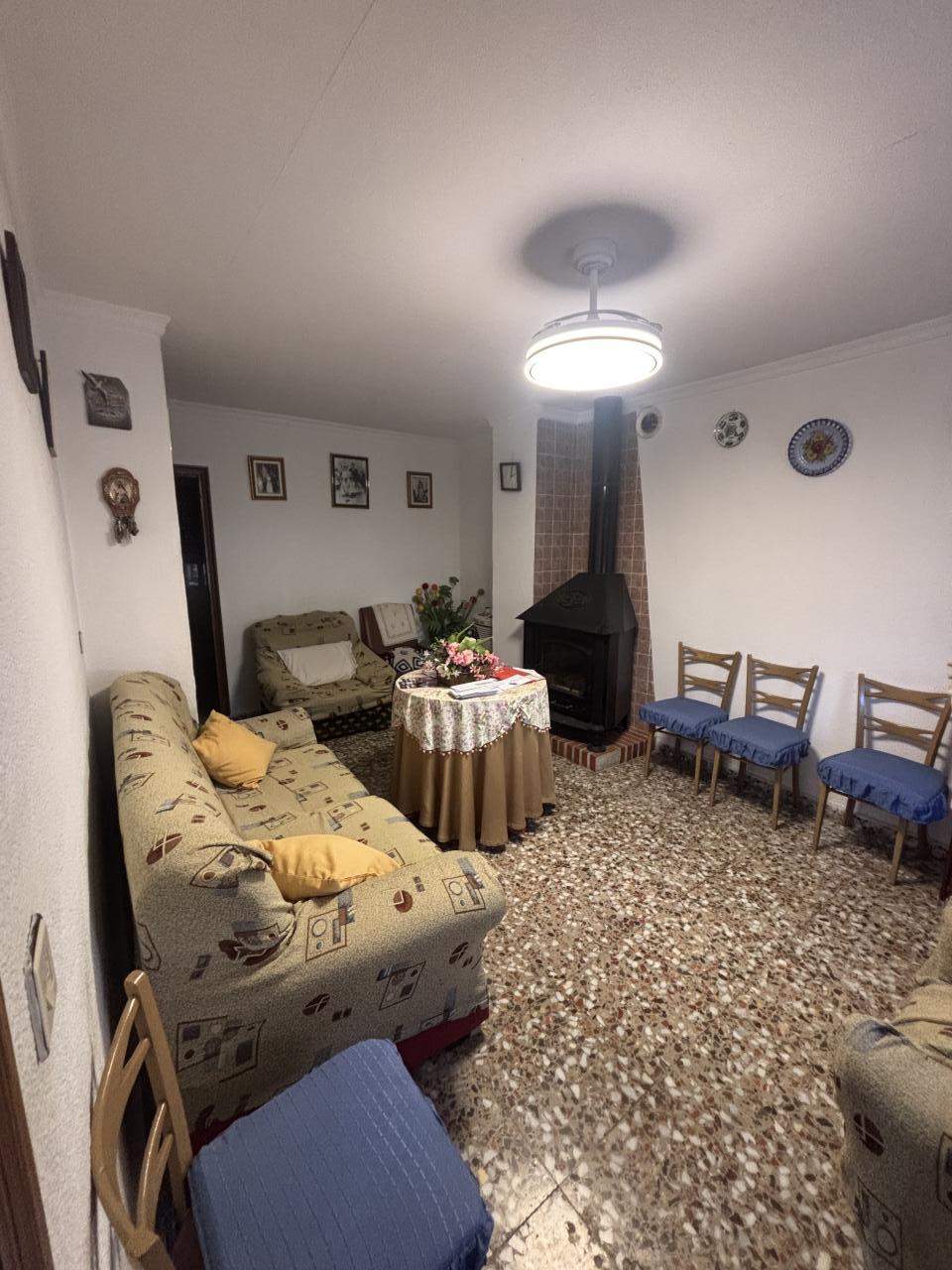  Amplia vivienda en Pliego. Ref 040